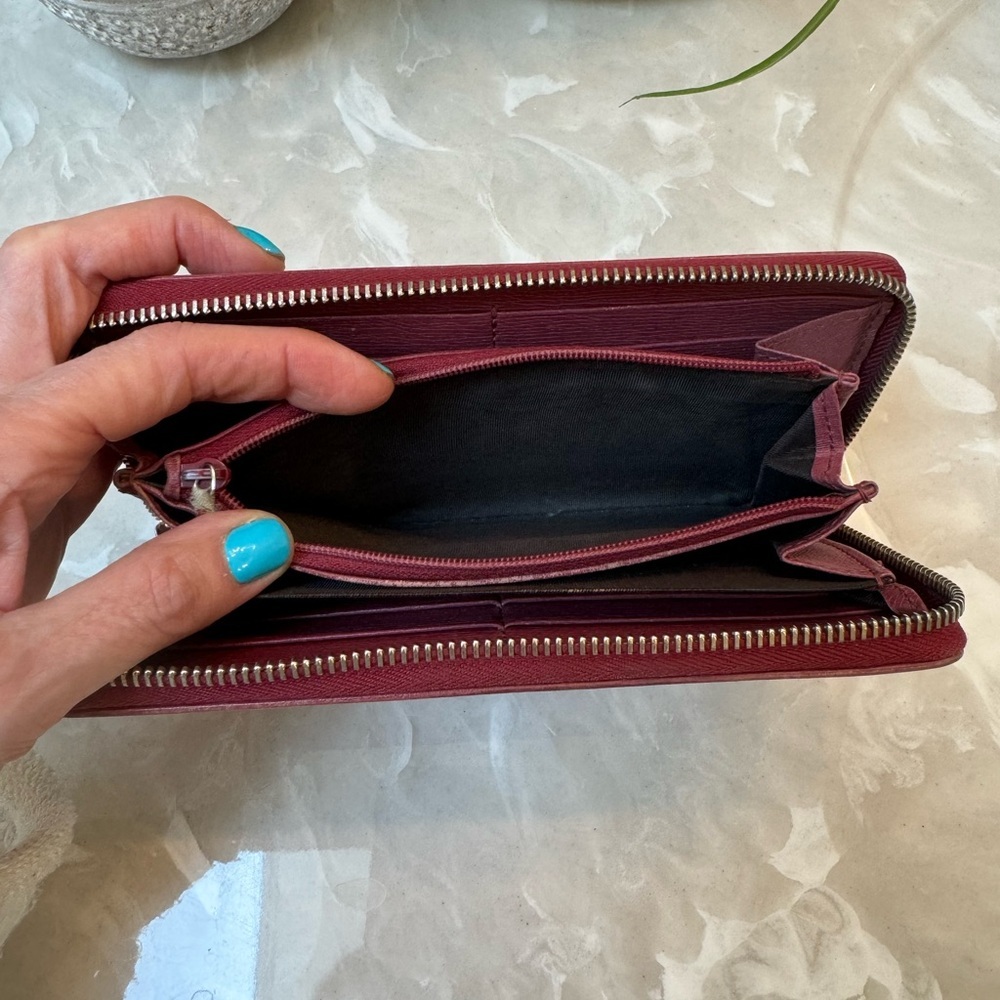 Authentic Gucci GG Mauve Zip Around Wallet - Picture 6 of 11